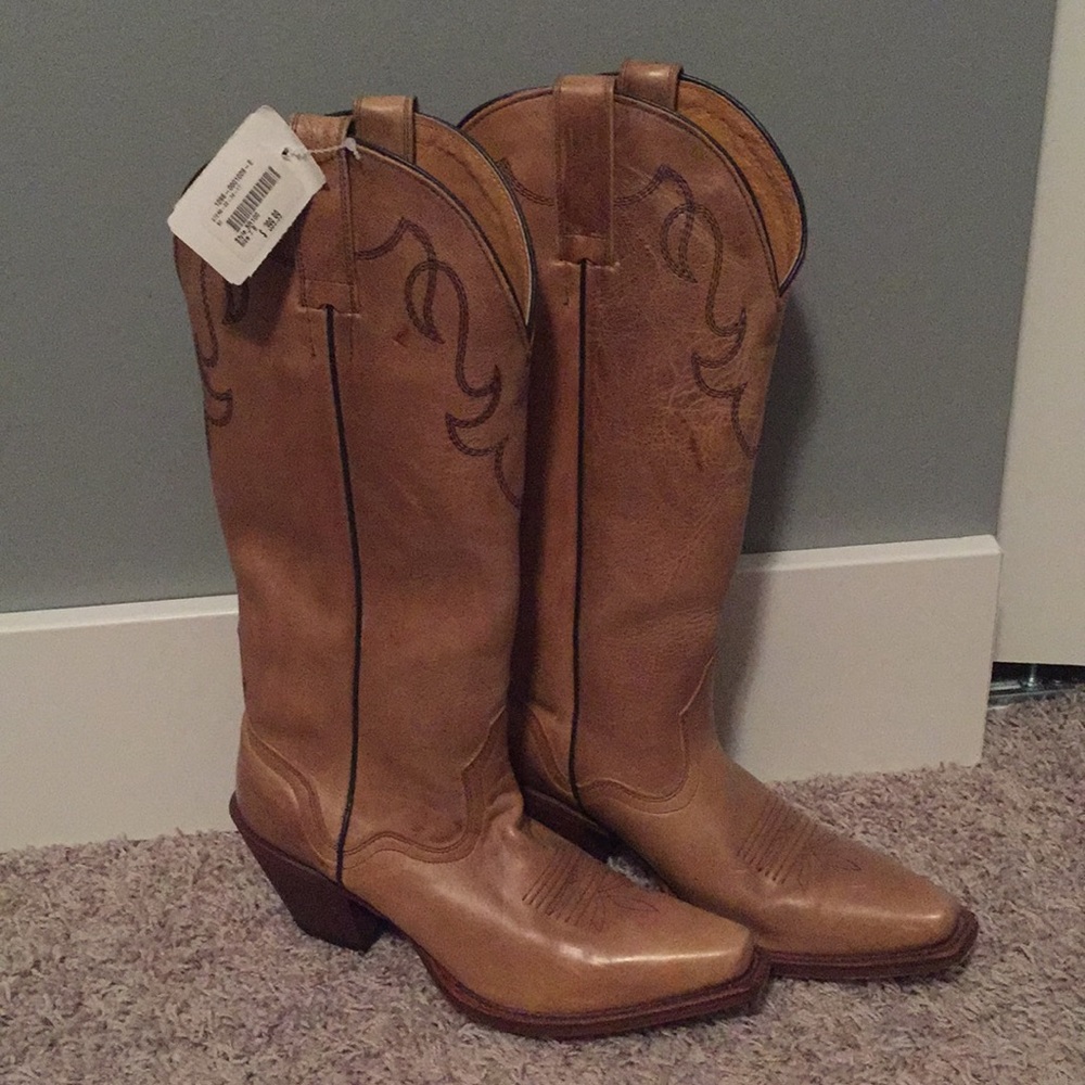 NWT: Sterling River tan ladies cowboy boots, sz 7B